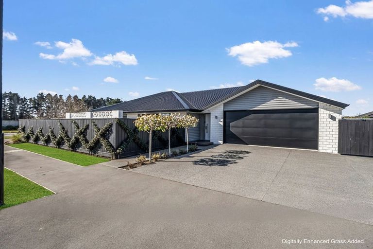 Photo of property in 6 Dunlops Crescent, Marshland, Christchurch, 8083