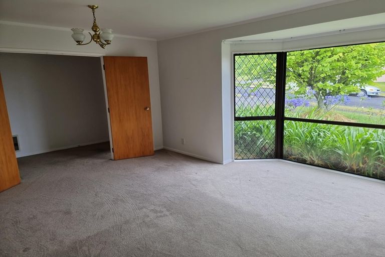 Photo of property in 57 Dalwhinnie Parade, Highland Park, Auckland, 2010