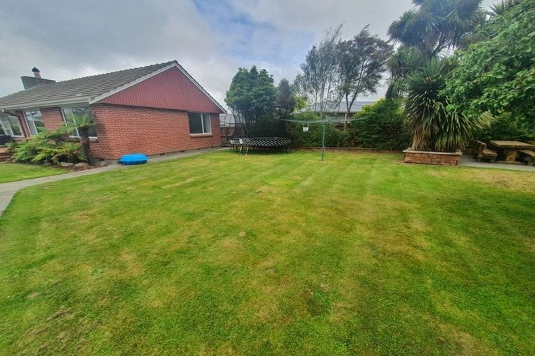 Photo of property in 26 Clipper Place, Redwood, Christchurch, 8051