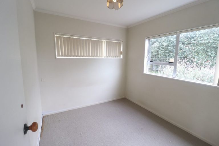 Photo of property in 142 Mokoia Road, Chatswood, Auckland, 0626