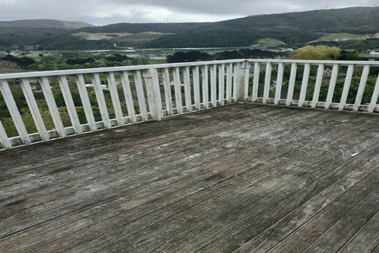 Photo of property in 32 Castle Crescent, Stokes Valley, Lower Hutt, 5019