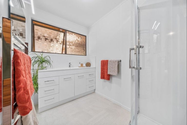 Photo of property in 66 Kent Terrace, Midhirst, Stratford, 4394