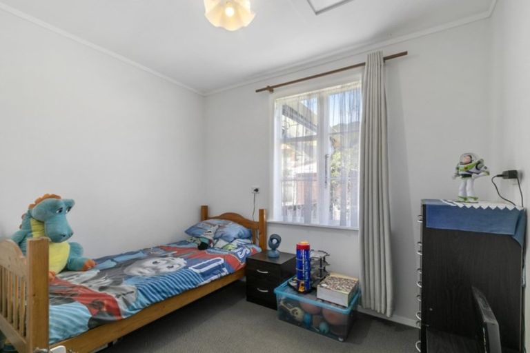 Photo of property in 150 Waddington Drive, Naenae, Lower Hutt, 5011