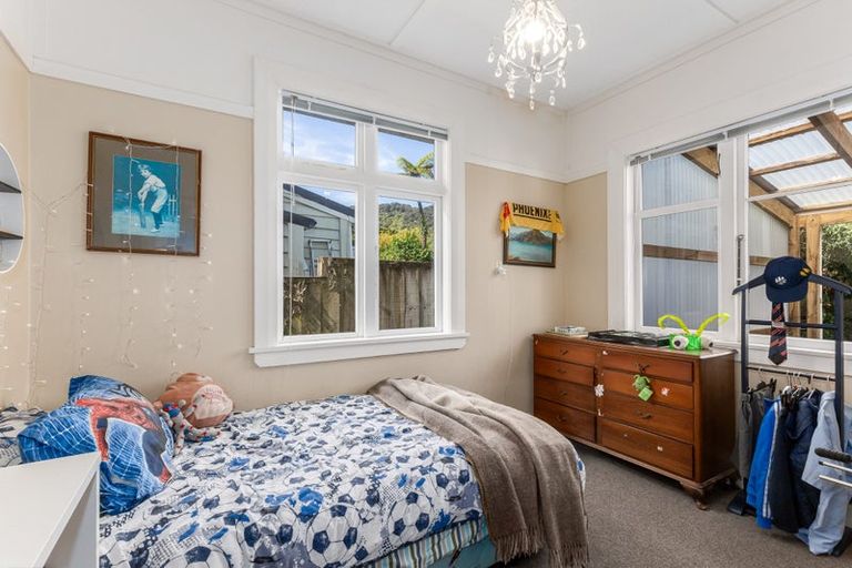 Photo of property in 75 Marine Parade, Eastbourne, Lower Hutt, 5013
