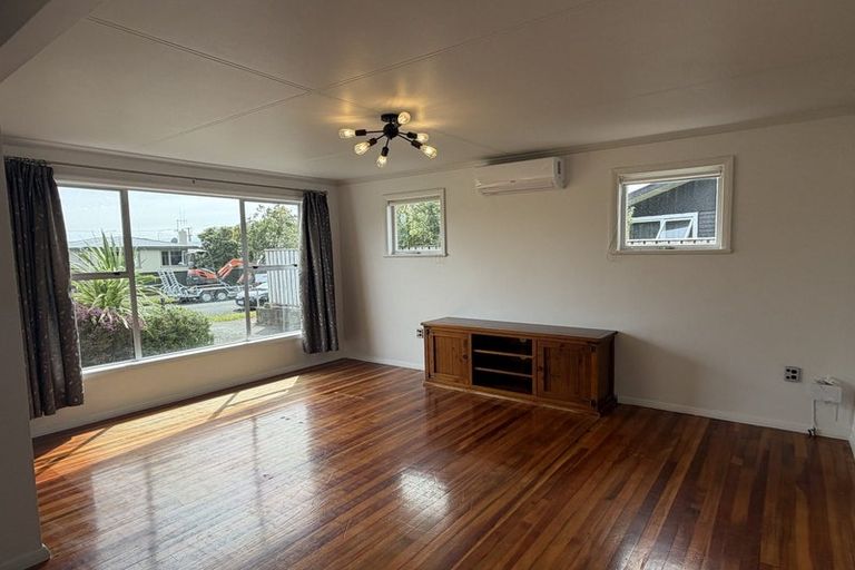 Photo of property in 24 Akaroa Avenue, Awapuni, Palmerston North, 4412