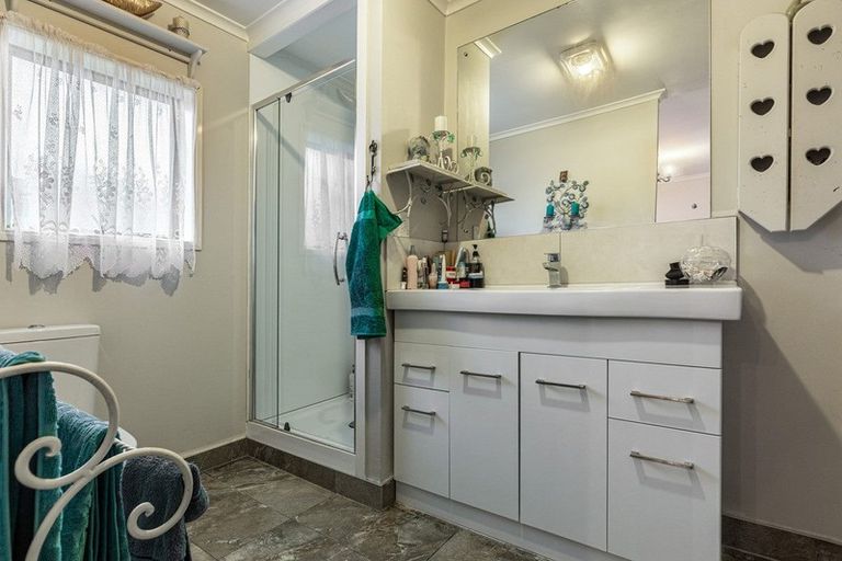 Photo of property in 106 Everglade Drive, Totara Heights, Auckland, 2105