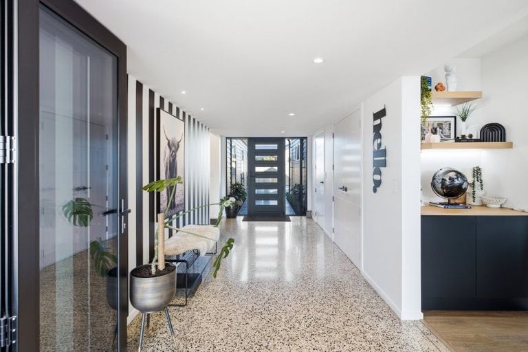 Photo of property in 16 Three Kings Court, Outram, 9019