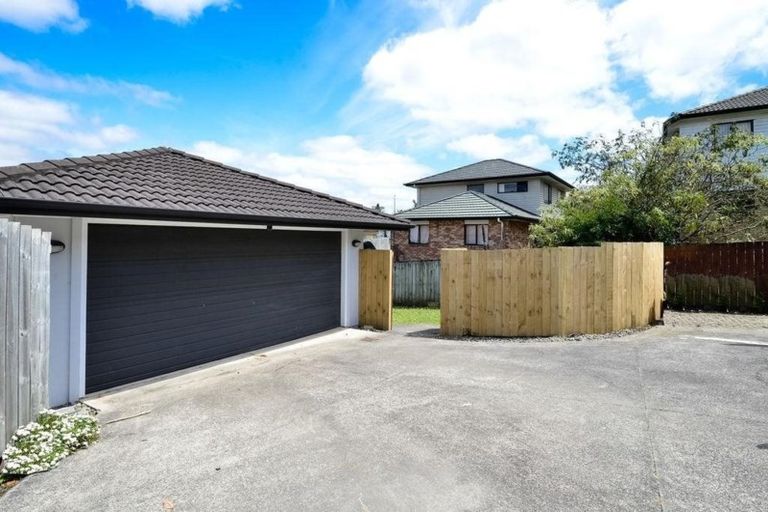 Photo of property in 21 View Ridge Drive, Ranui, Auckland, 0612