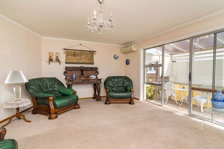 Photo of property in 14a Royal Crescent, Saint Kilda, Dunedin, 9012