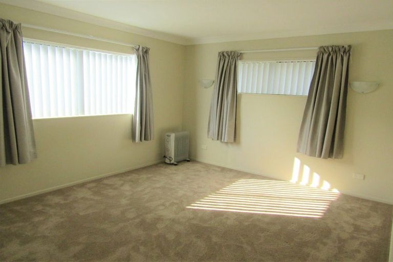 Photo of property in 3/41 Okura River Road, Okura, Albany, 0792