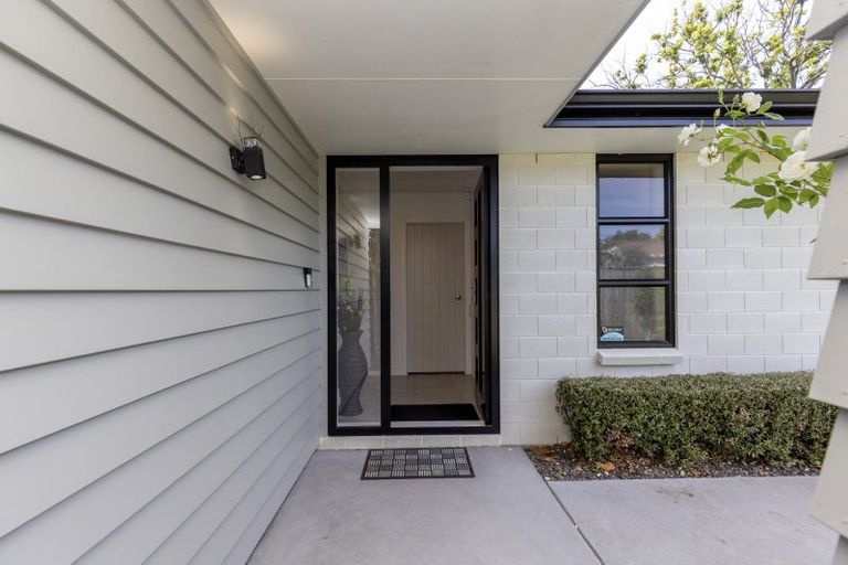 Photo of property in 14 Fiesta Grove, Raumati Beach, Paraparaumu, 5032