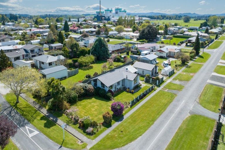 Photo of property in 22 Manse Street, Edendale, 9825