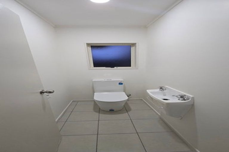 Photo of property in 2/9 Kells Place, Botany Downs, Auckland, 2010