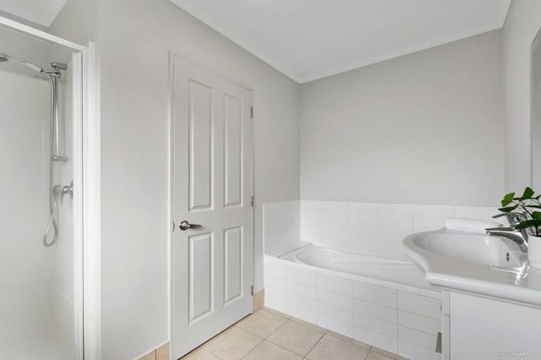 Photo of property in 14 Princeton Parade, Albany, Auckland, 0632