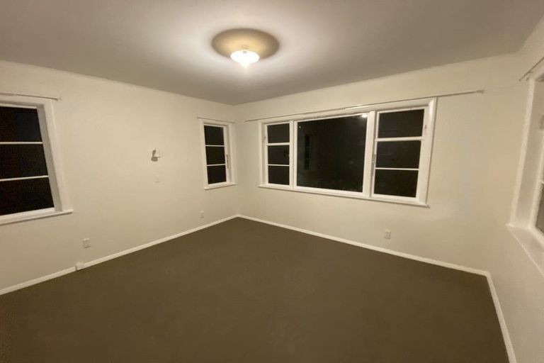 Photo of property in 1/158 Newlands Road, Newlands, Wellington, 6037