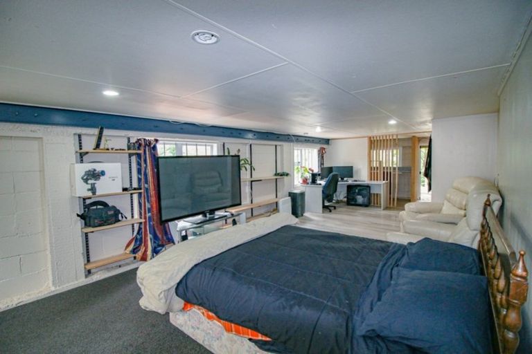 Photo of property in 140 Aokautere Drive, Fitzherbert, Palmerston North, 4410