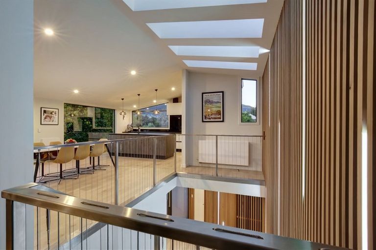 Photo of property in 34 Cedar Drive, Kelvin Heights, Queenstown, 9300