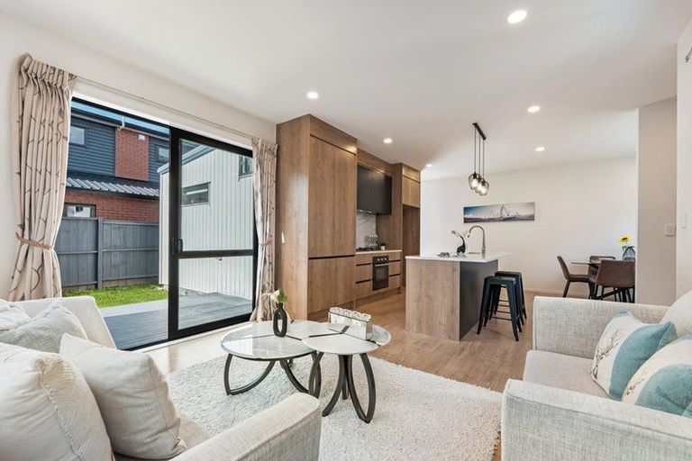 Photo of property in 718b Massey Road, Mangere, Auckland, 2022