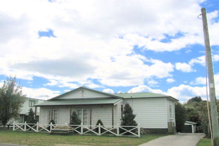 Photo of property in 16 Weka Road, Waipahihi, Taupo, 3330