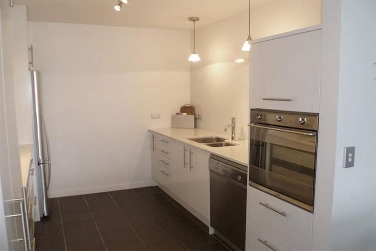 Photo of property in Aqua, 5/74 Oriental Parade, Oriental Bay, Wellington, 6011