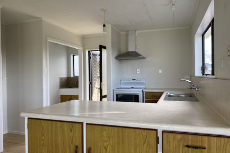 Photo of property in 23 Flanshaw Road, Te Atatu South, Auckland, 0610