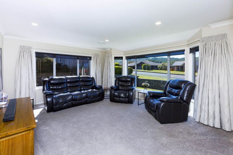 Photo of property in 118 Kirton Drive, Riverstone Terraces, Upper Hutt, 5018