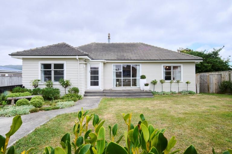 Photo of property in 4 Mana Avenue, Titahi Bay, Porirua, 5022