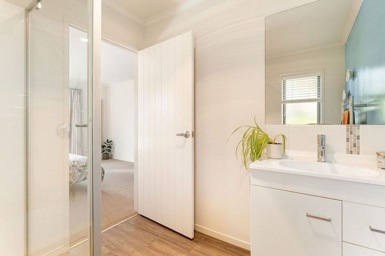 Photo of property in 190 Ballintoy Park Drive, Welcome Bay, Tauranga, 3175