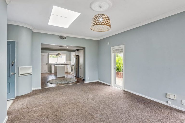 Photo of property in 116 Seaview Road, Paraparaumu Beach, Paraparaumu, 5032