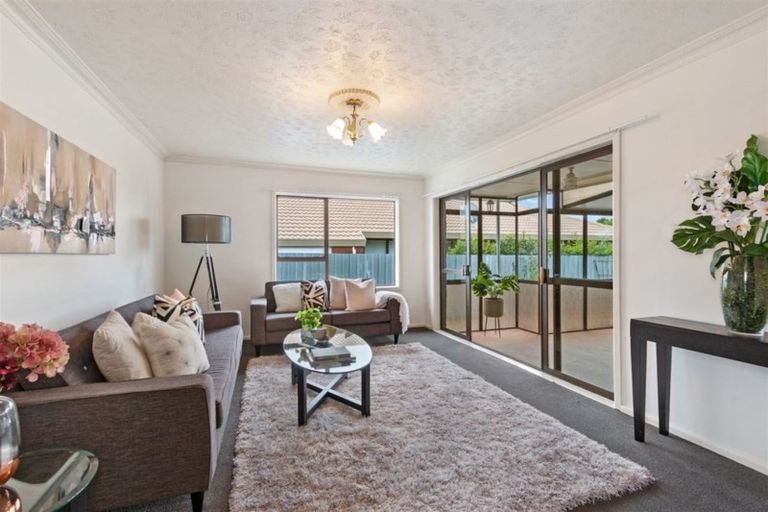 Photo of property in 12 Daniels Road, Redwood, Christchurch, 8051