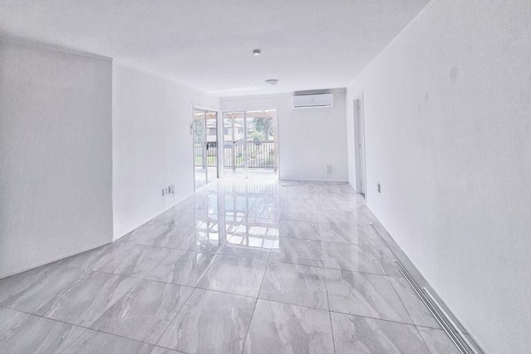 Photo of property in 37 Larissa Avenue, Henderson, Auckland, 0610