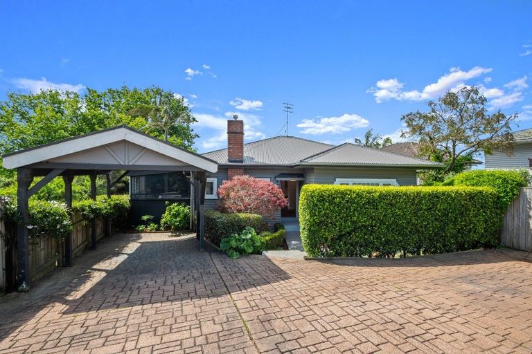 Photo of property in 2/46 Gladstone Road, Northcote, Auckland, 0627