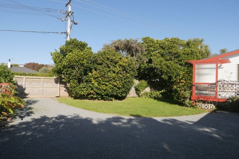 Photo of property in 1 Makora Road, Otaihanga, Paraparaumu, 5036