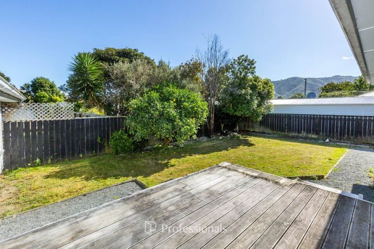 Photo of property in 21 Totara Park Road, Clouston Park, Upper Hutt, 5018
