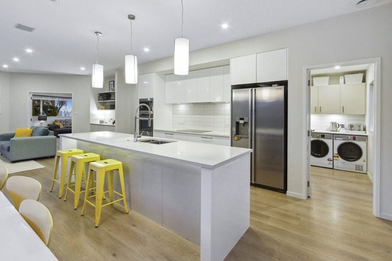 Photo of property in 30a Masterton Road, Rothesay Bay, Auckland, 0630