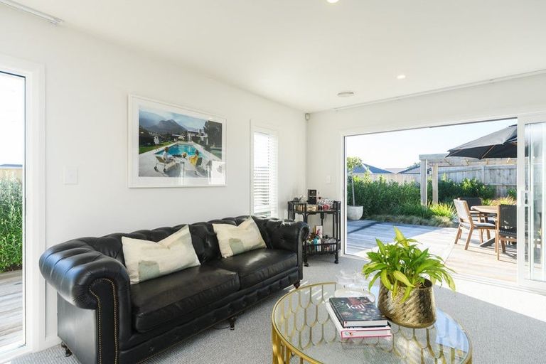 Photo of property in 10 Sardinia Grove, Fitzherbert, Palmerston North, 4410