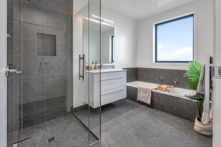 Photo of property in 31 Kapiakauri Road, One Tree Point, 0118