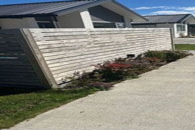 Photo of property in 4 Van Baarle Close, Carterton, 5713