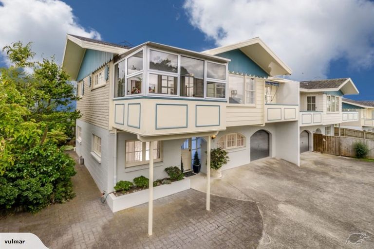 Photo of property in 1/209 Onewa Road, Birkenhead, Auckland, 0626