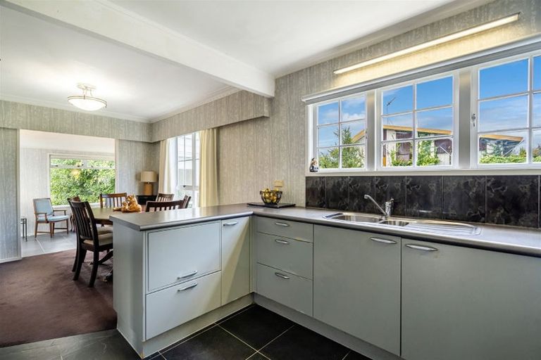 Photo of property in 1/6 Mahuta Grove, Northcote, Auckland, 0627