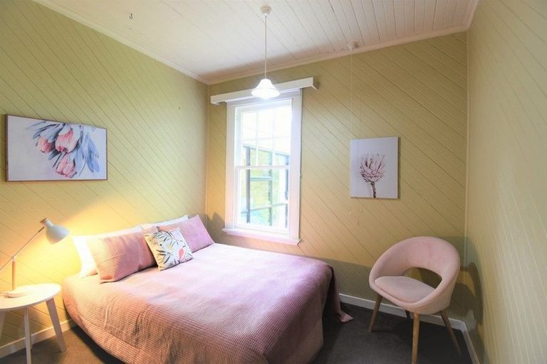 Photo of property in 16 Marine Parade, Macandrew Bay, Dunedin, 9014