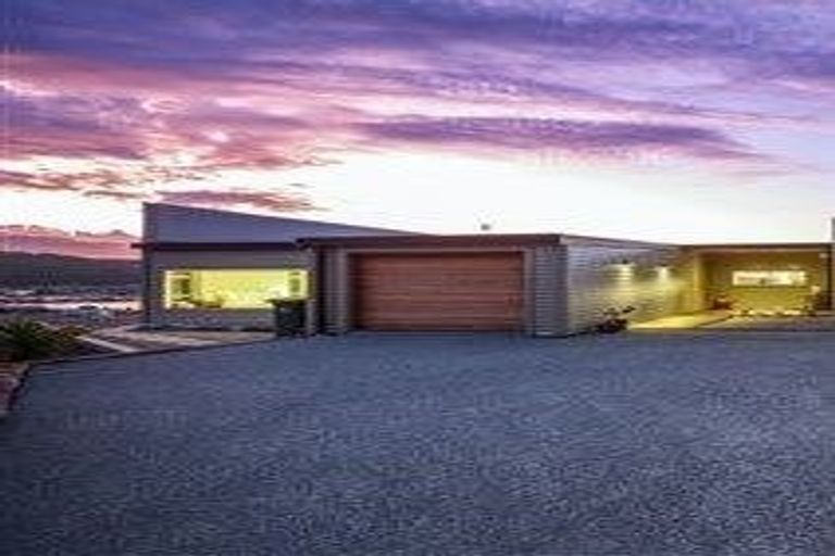 Photo of property in 3 Eglinton Close, Aotea, Porirua, 5024