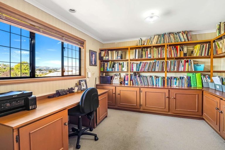 Photo of property in 43 Kilkenny Place, Fitzherbert, Palmerston North, 4410