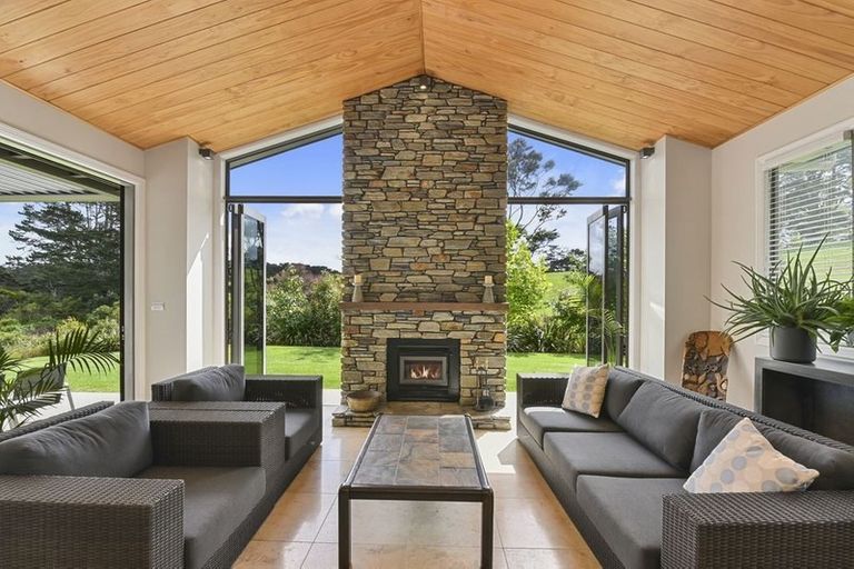 Photo of property in 100 Hobson Road, Lucas Heights, Auckland, 0632