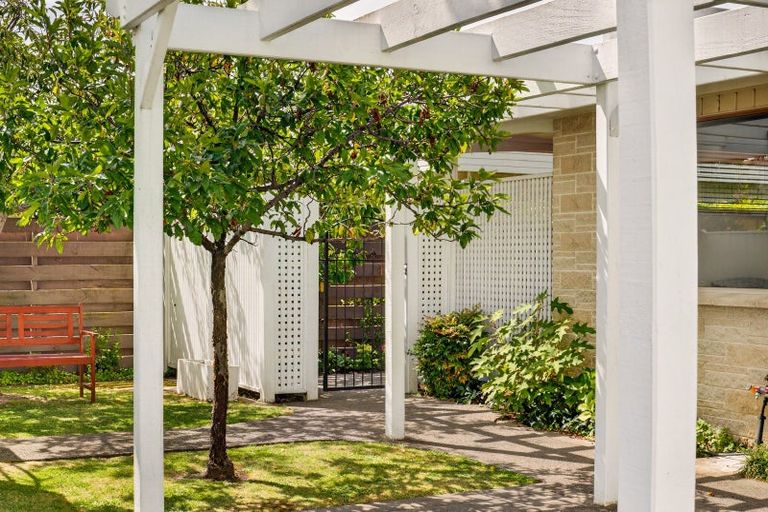 Photo of property in 57 Avenue Road, Greenmeadows, Napier, 4112