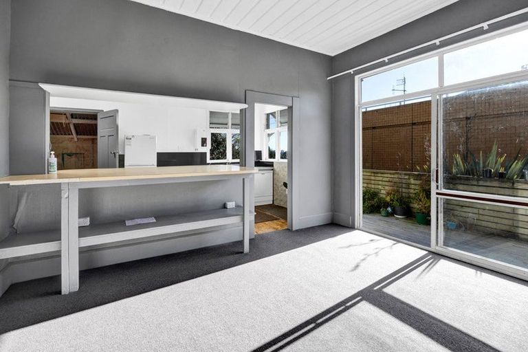 Photo of property in 98 Liardet Street, New Plymouth, 4310