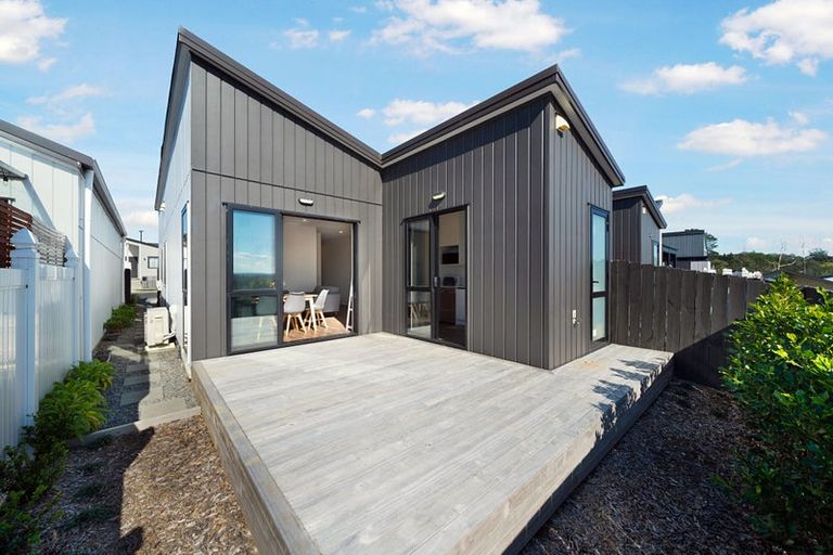 Photo of property in 18 Mata Road, Massey, Auckland, 0614