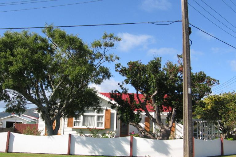 Photo of property in 2 Byron Street, Petone, Lower Hutt, 5012