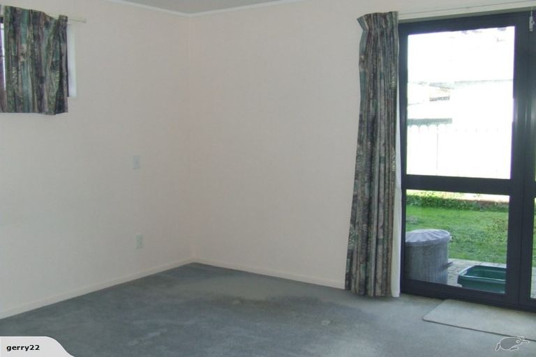 Photo of property in 8 Coupland Court, Glendene, Auckland, 0602