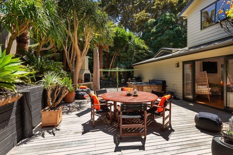 Photo of property in 25 Moore Street, Hillcrest, Auckland, 0627